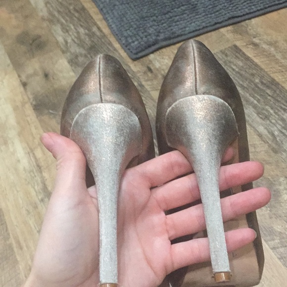 Badgley Mischka peep toe heels - Picture 6 of 8